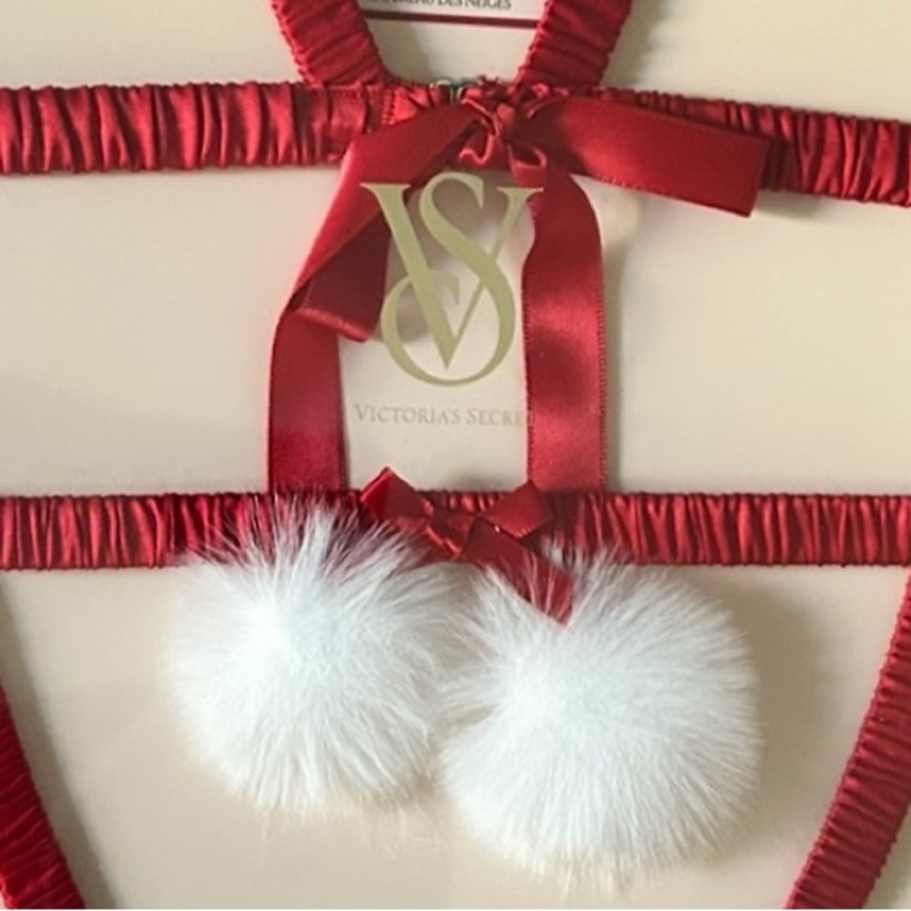 Victoria’s Secret Snowbunny Lingerie Red Set XS or XL Gift Box Sexy Peekaboo NEW - Picture 8 of 9